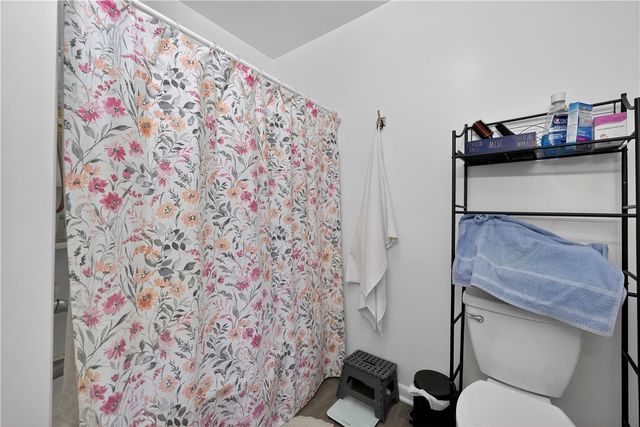 412 S Main St, West End, PA 15220