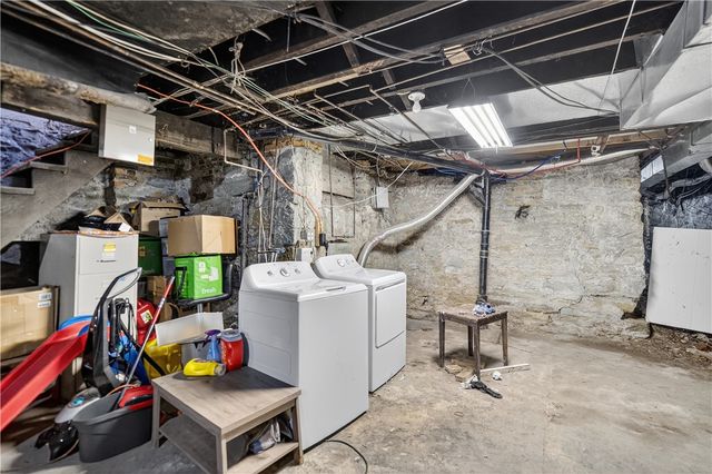 412 S Main St, West End, PA 15220