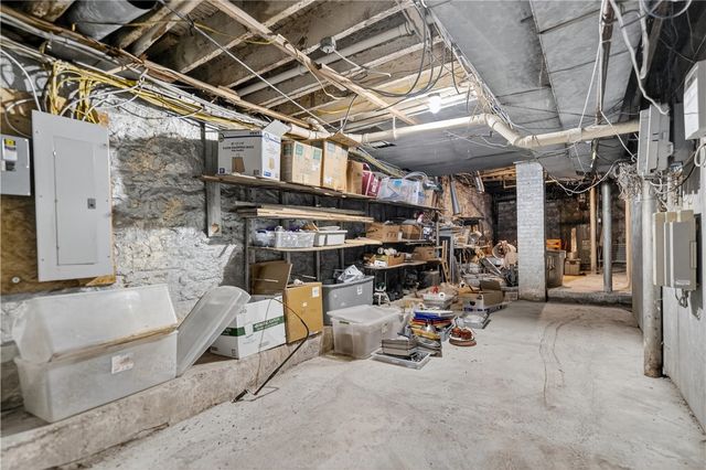 412 S Main St, West End, PA 15220