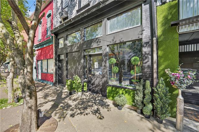 412 S Main St, West End, PA 15220