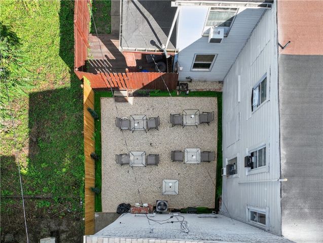 412 S Main St, West End, PA 15220