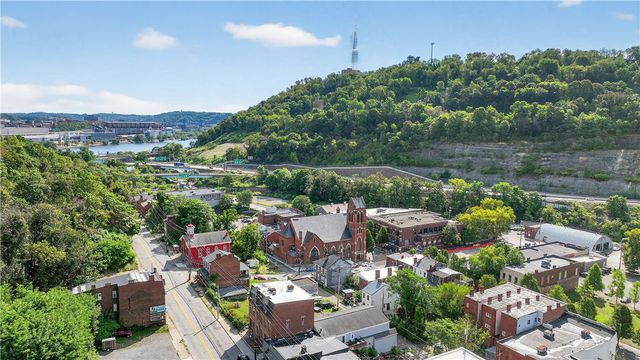 412 S Main St, West End, PA 15220