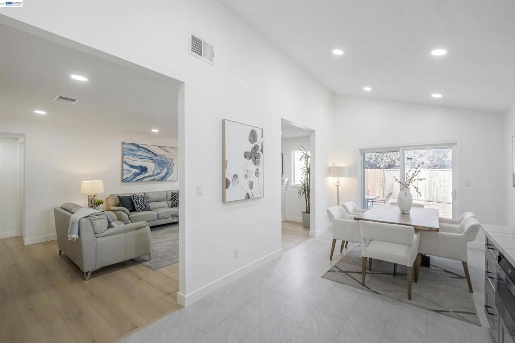 Image 10 of property listing at 34858 34858 Starling Dr, Union City, CA 94587