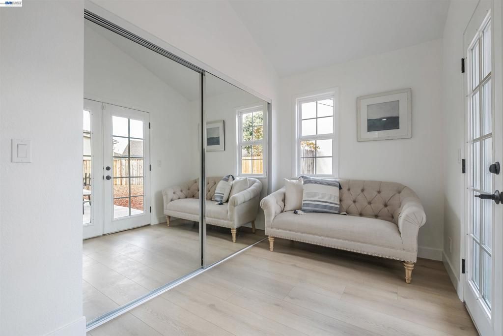 Image 12 of property listing at 34858 34858 Starling Dr, Union City, CA 94587