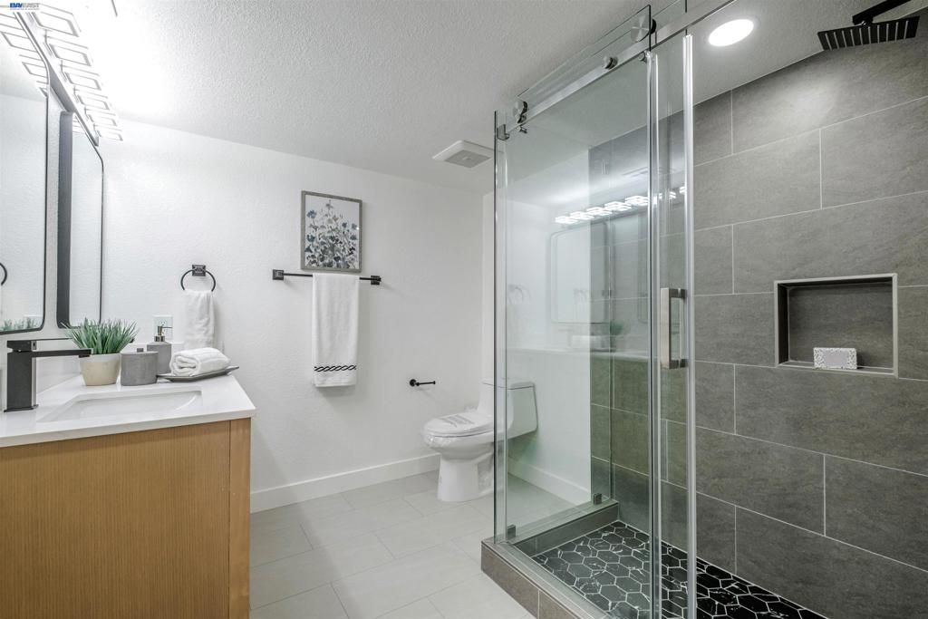 Image 14 of property listing at 34858 34858 Starling Dr, Union City, CA 94587