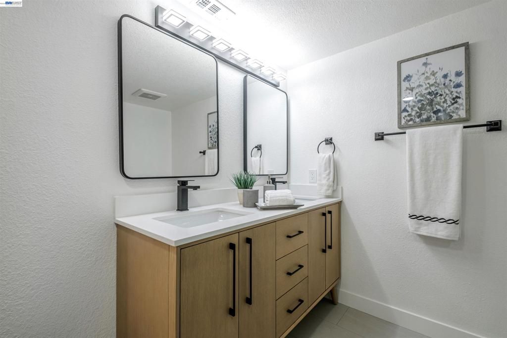 Image 15 of property listing at 34858 34858 Starling Dr, Union City, CA 94587