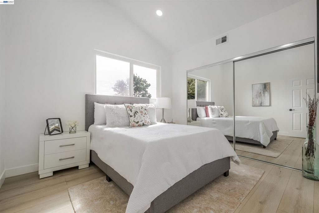 Image 16 of property listing at 34858 34858 Starling Dr, Union City, CA 94587