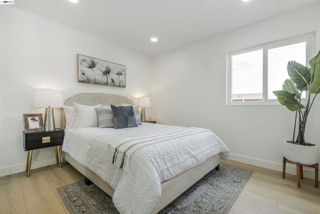 Image 19 of property listing at 34858 34858 Starling Dr, Union City, CA 94587