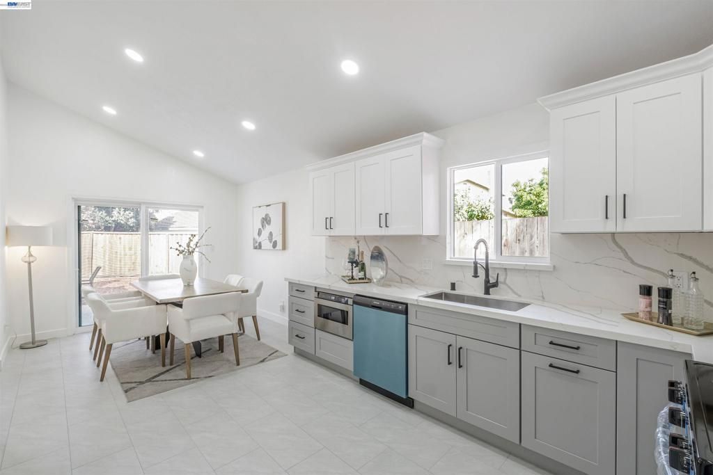 Image 7 of property listing at 34858 34858 Starling Dr, Union City, CA 94587