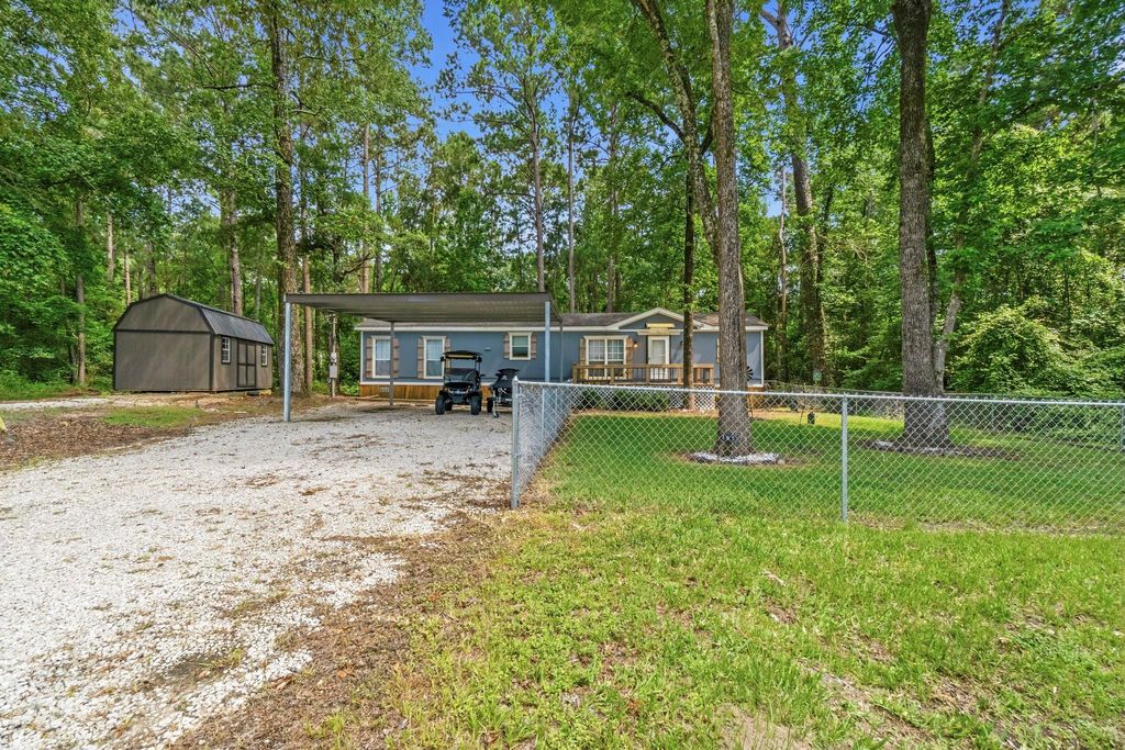 165 Black Walnut, Livingston, TX 77351