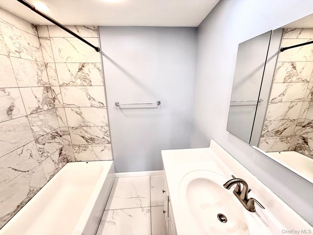 223 Scherer Boulevard 3, Franklin Square, NY 11010