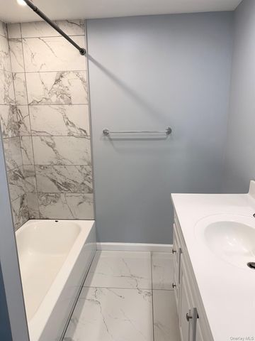 223 Scherer Boulevard 3, Franklin Square, NY 11010