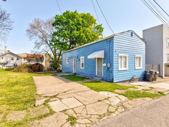 1202 Irwin St, Aliquippa, PA 15001