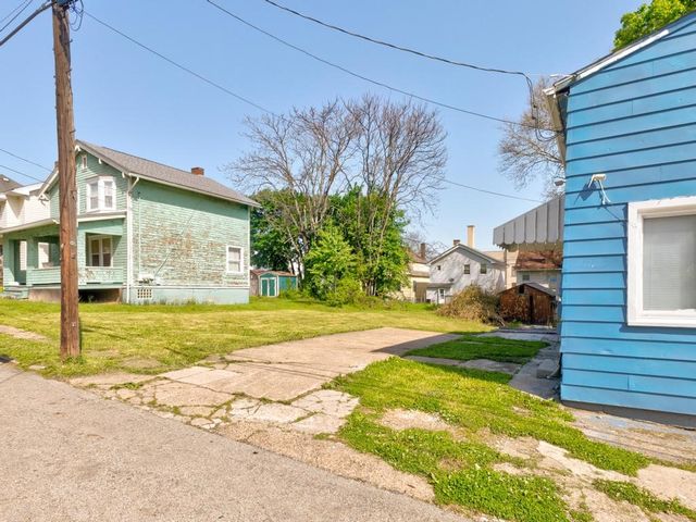 1202 Irwin St, Aliquippa, PA 15001