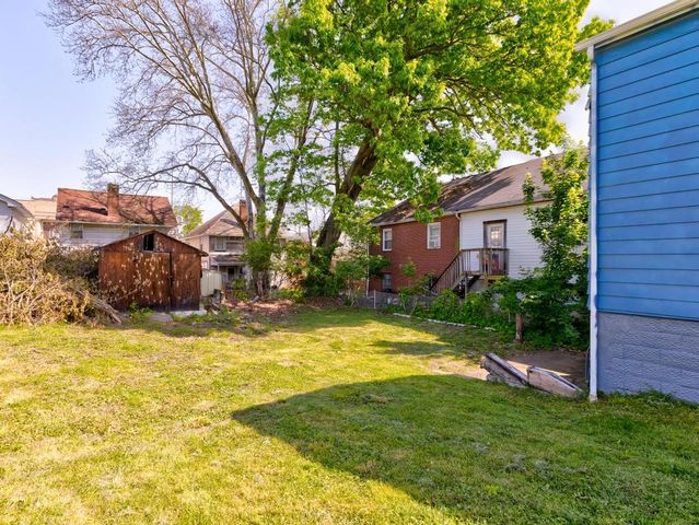 1202 Irwin St, Aliquippa, PA 15001