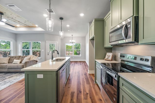 809 Branding Iron Trail, Granbury, TX 76049