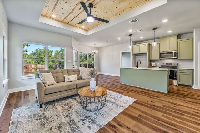 809 Branding Iron Trail, Granbury, TX 76049