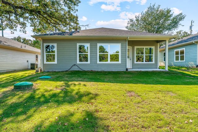 809 Branding Iron Trail, Granbury, TX 76049