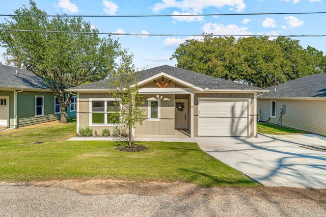 809 Branding Iron Trail, Granbury, TX 76049