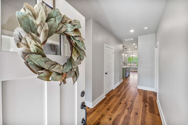 809 Branding Iron Trail, Granbury, TX 76049