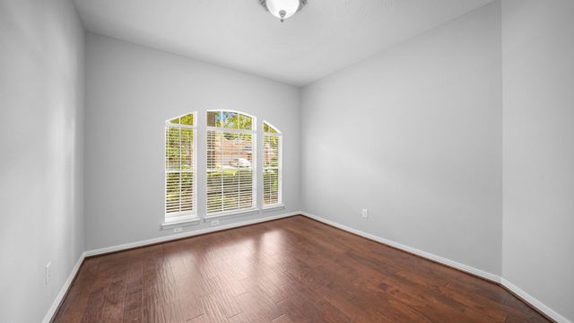 58 W Sienna Place, The Woodlands, TX 77382
