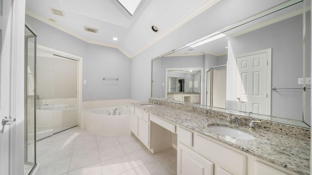 58 W Sienna Place, The Woodlands, TX 77382