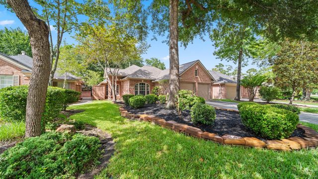 58 W Sienna Place, The Woodlands, TX 77382