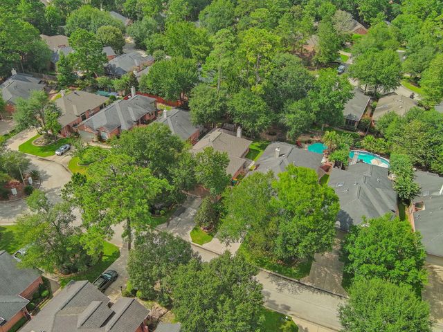 58 W Sienna Place, The Woodlands, TX 77382