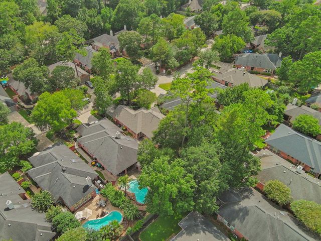 58 W Sienna Place, The Woodlands, TX 77382