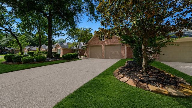 58 W Sienna Place, The Woodlands, TX 77382
