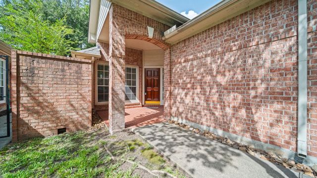58 W Sienna Place, The Woodlands, TX 77382