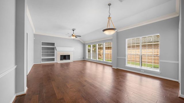 58 W Sienna Place, The Woodlands, TX 77382