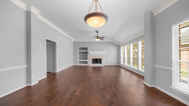 58 W Sienna Place, The Woodlands, TX 77382