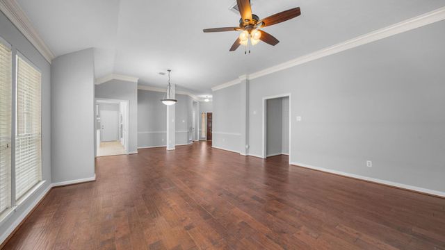 58 W Sienna Place, The Woodlands, TX 77382