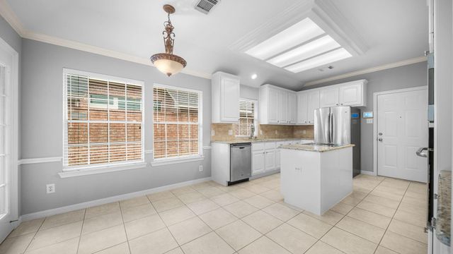 58 W Sienna Place, The Woodlands, TX 77382