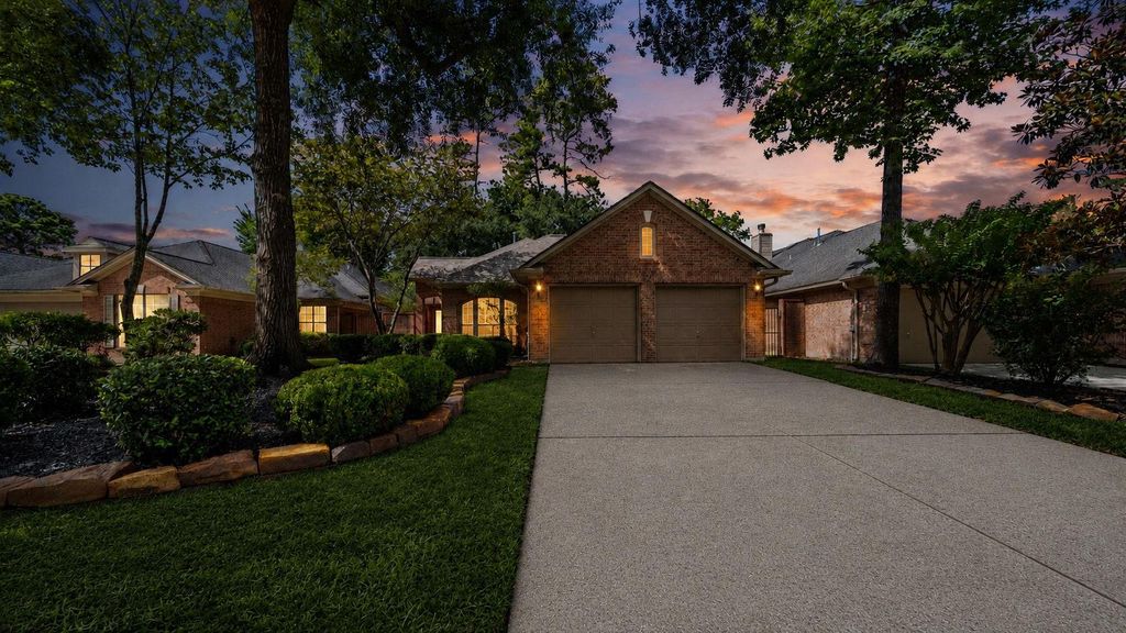 58 W Sienna Place, The Woodlands, TX 77382