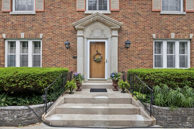 935 Monroe Avenue, River Forest, IL 60305