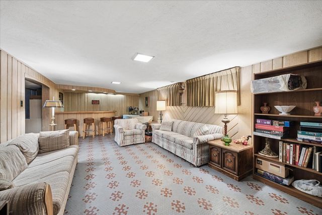 935 Monroe Avenue, River Forest, IL 60305