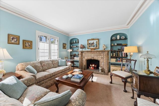 935 Monroe Avenue, River Forest, IL 60305