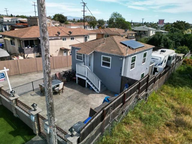 2016 E 10th Street, National City, CA 91950