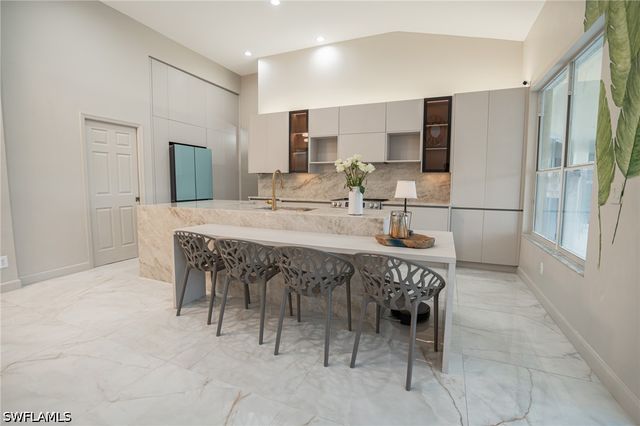 7712 Citrus Hill LN, Naples, FL 34109