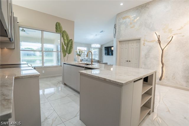 7712 Citrus Hill LN, Naples, FL 34109