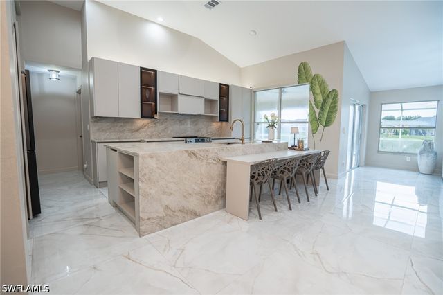 7712 Citrus Hill LN, Naples, FL 34109