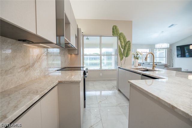 7712 Citrus Hill LN, Naples, FL 34109