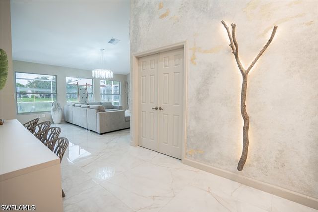 7712 Citrus Hill LN, Naples, FL 34109