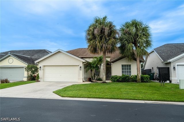 7712 Citrus Hill LN, Naples, FL 34109