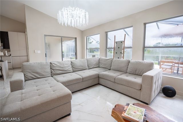7712 Citrus Hill LN, Naples, FL 34109