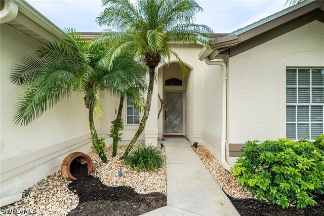 7712 Citrus Hill LN, Naples, FL 34109