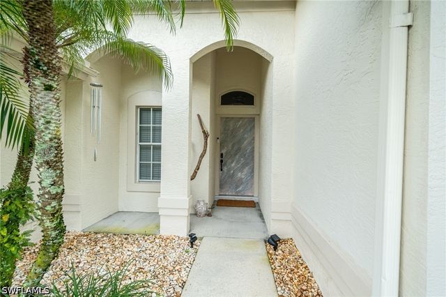 7712 Citrus Hill LN, Naples, FL 34109