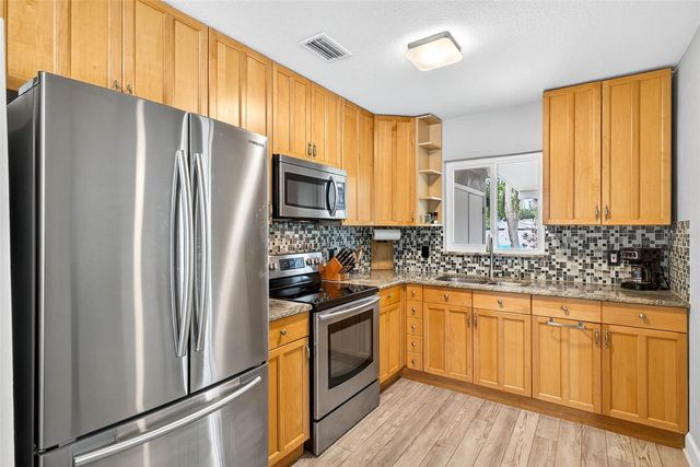 5519 COMMONWEALTH AVENUE N, St Petersburg, FL 33703